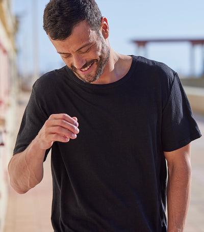 T-shirt Homme en Lin Noir - Intemporel